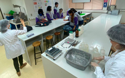 Nuestros estudiantes de IV° Medio visitaron la Facultad de Ciencias de la Salud de la UNAP