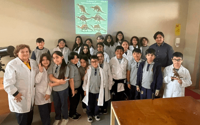 Estudiantes de nuestro Taller de Ciencias participan en charla de paleontólogo